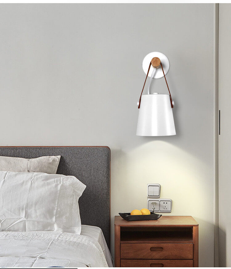 WoodLux - Wandlamp met Metalen Kap en Houten Bevestiging | Modern Industrieel Design