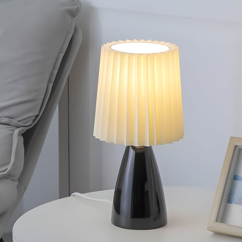 Luxe 12'' Geplooide Stoffen Tafellamp met Glazen Basis en USB, Dimbaar met 1 Lichtpunt