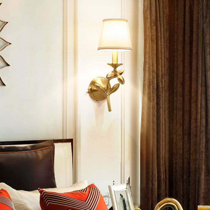 FloraLight - Wandlamp met één arm en stoffen kap met plantenmotief