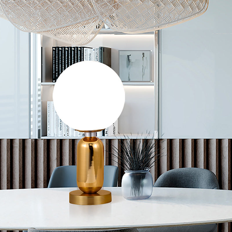 SphereLuxe - Moderne Glazen Bolvormige Tafellamp met Gouden Metalen Voet