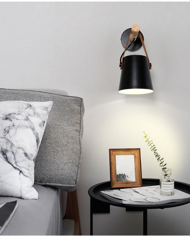 WoodLux - Wandlamp met Metalen Kap en Houten Bevestiging | Modern Industrieel Design