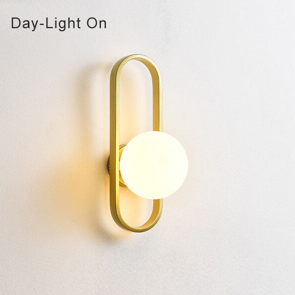 LumiCircle - Moderne Wandlamp met Glazen Bol en Cirkelvormig Design