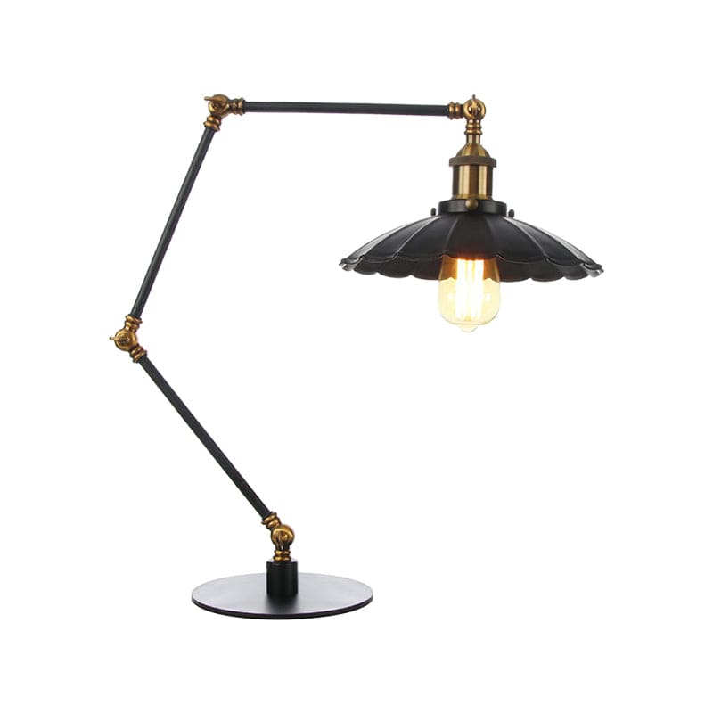 RetroStijl - Verstelbare Vintage Tafellamp met Geschulpte Metalen Kap voor Unieke Verlichting