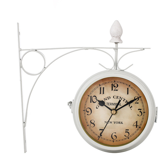 EuroElegantie - Dubbelzijdige Klassieke Wandklok | Decoratieve Tijdwaarneming voor Huis en Bedrijf