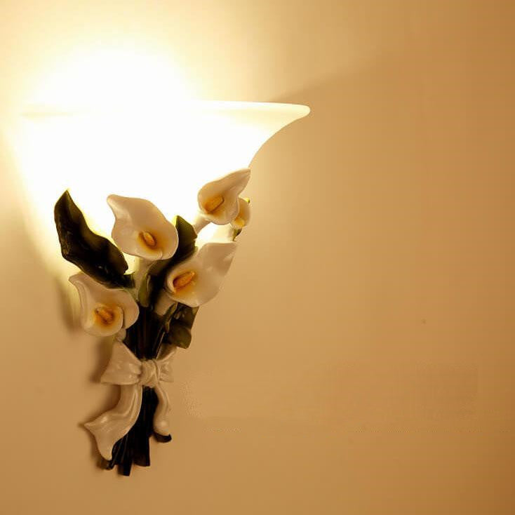 BlossomLight - Wandlamp met één arm en bloemvormig ontwerp