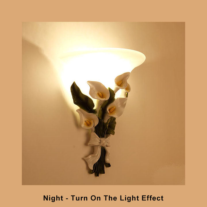 BlossomLight - Wandlamp met één arm en bloemvormig ontwerp