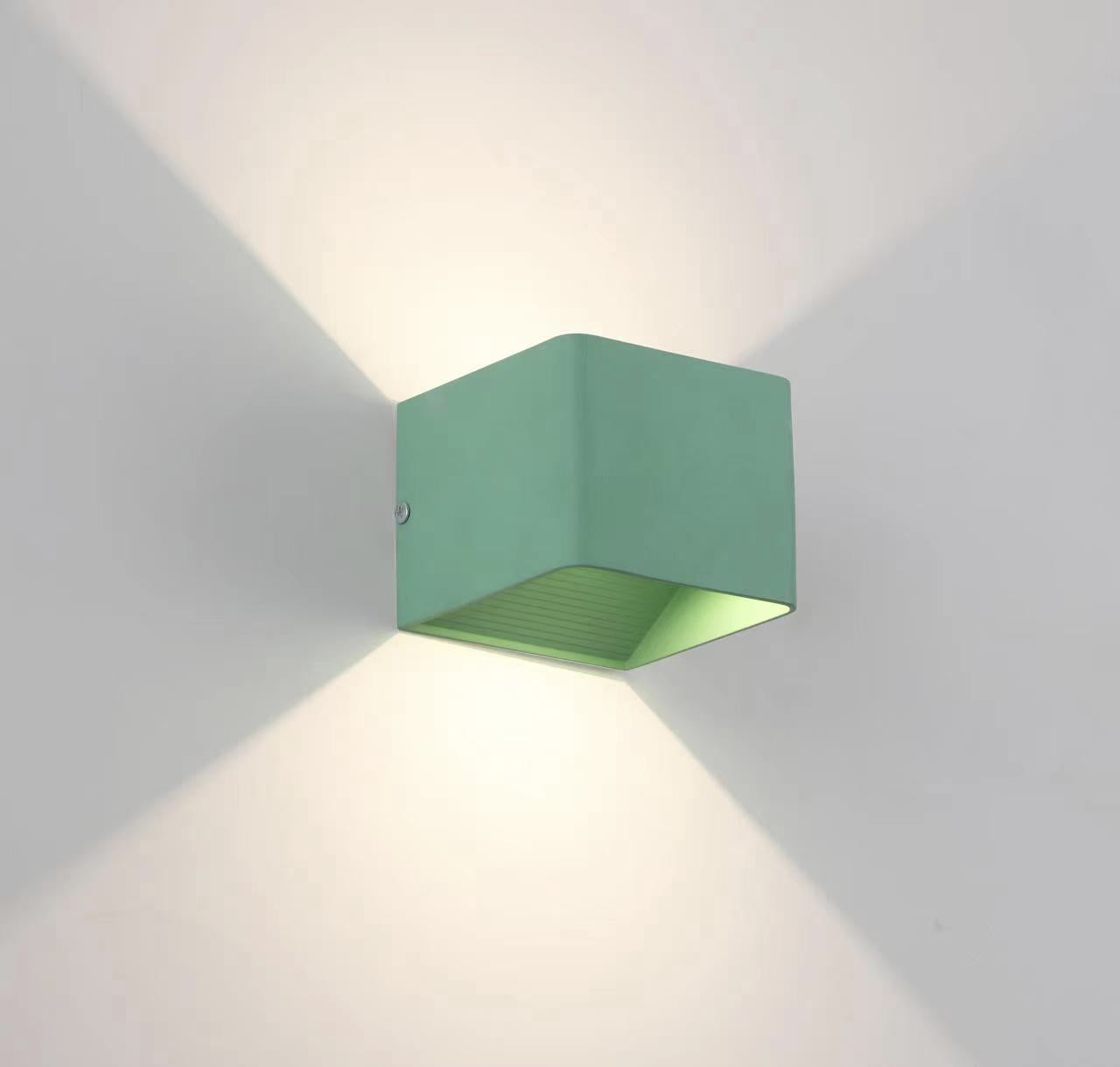 QuadraGlow - Moderne Vierkante Wandlamp in Zwart, Wit en Groen