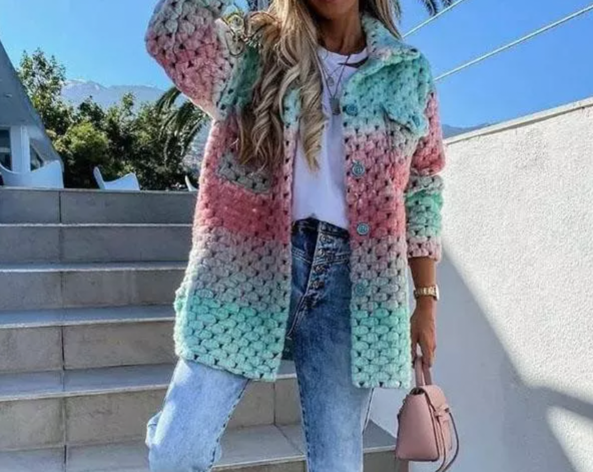 Lana – Vlechtjas in Regenboogkleuren voor Dames | Stijlvolle en Kleurrijke Jas