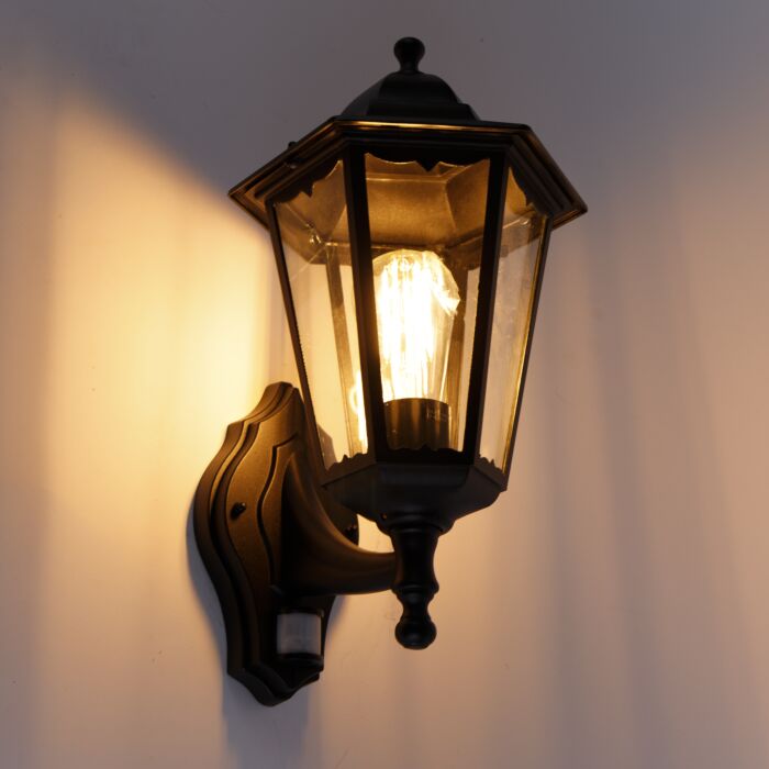 GuardGlow - Zwarte buitenwandlantaarn met bewegingssensor | Weerbestendige verlichting voor veiligheid en stijl