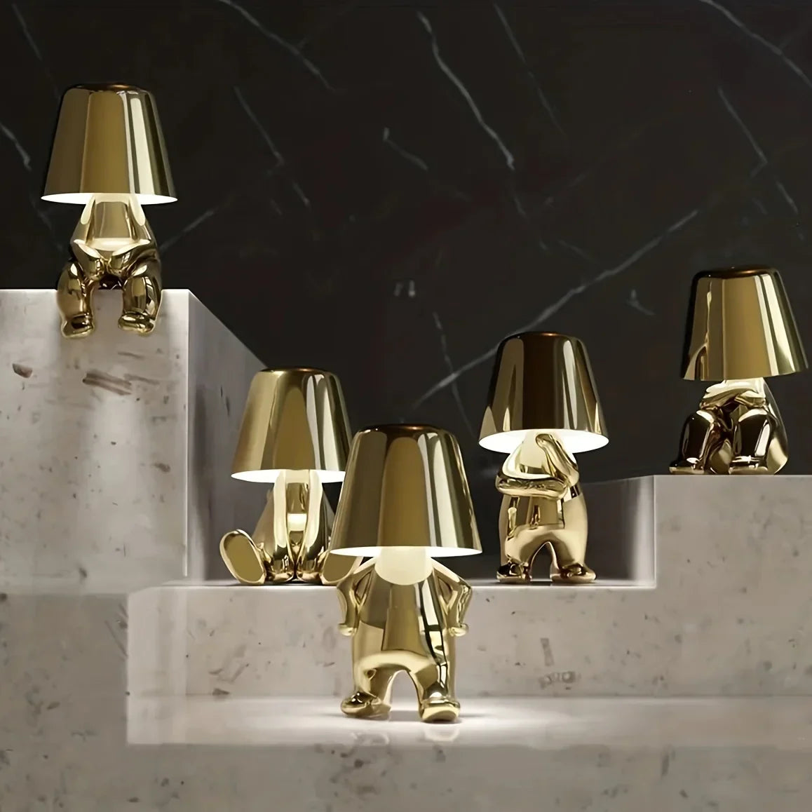 GoldenElegance - Gouden Standbeeld Tafellamp | Luxe Verlichting voor Een Stijlvol Interieur