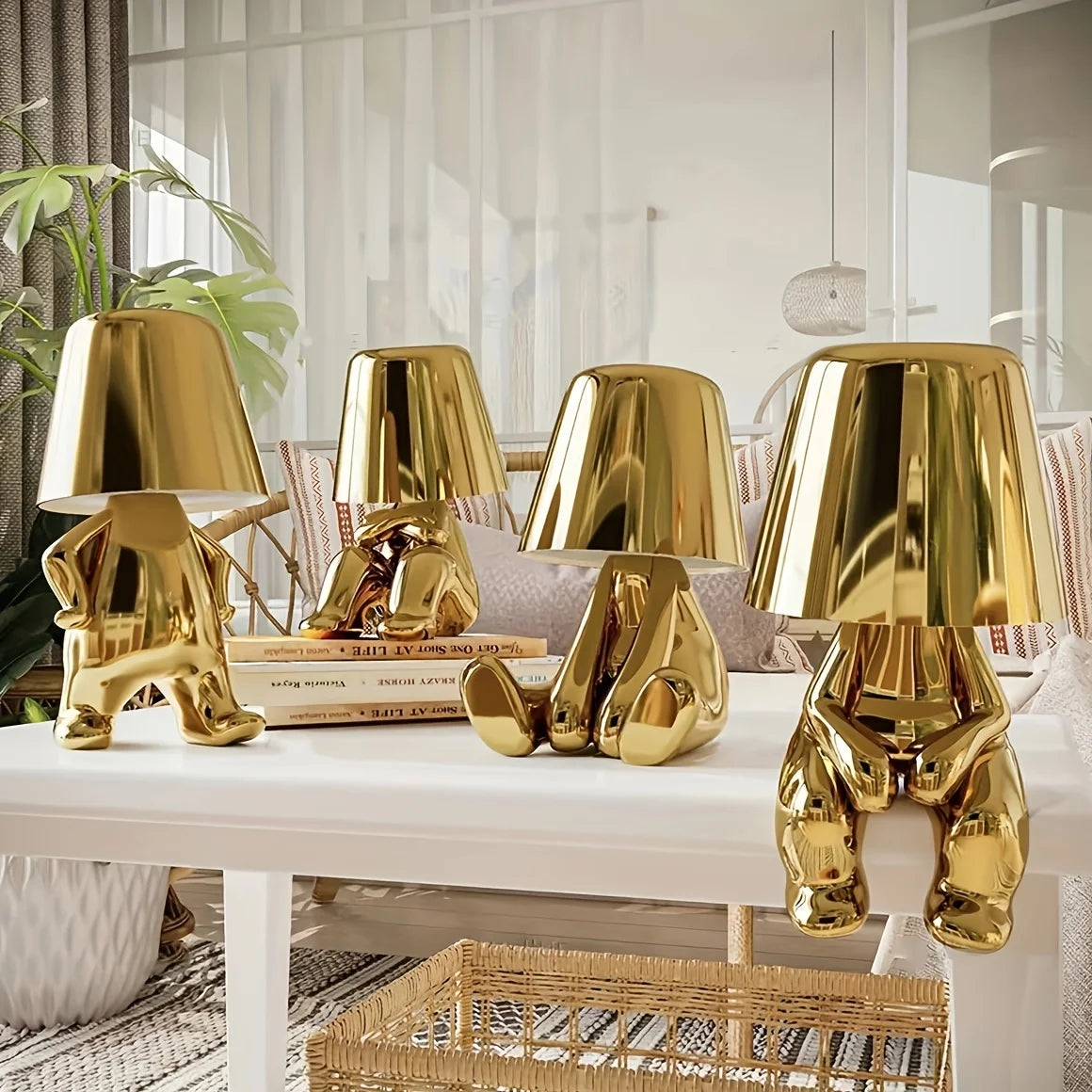 GoldenElegance - Gouden Standbeeld Tafellamp | Luxe Verlichting voor Een Stijlvol Interieur