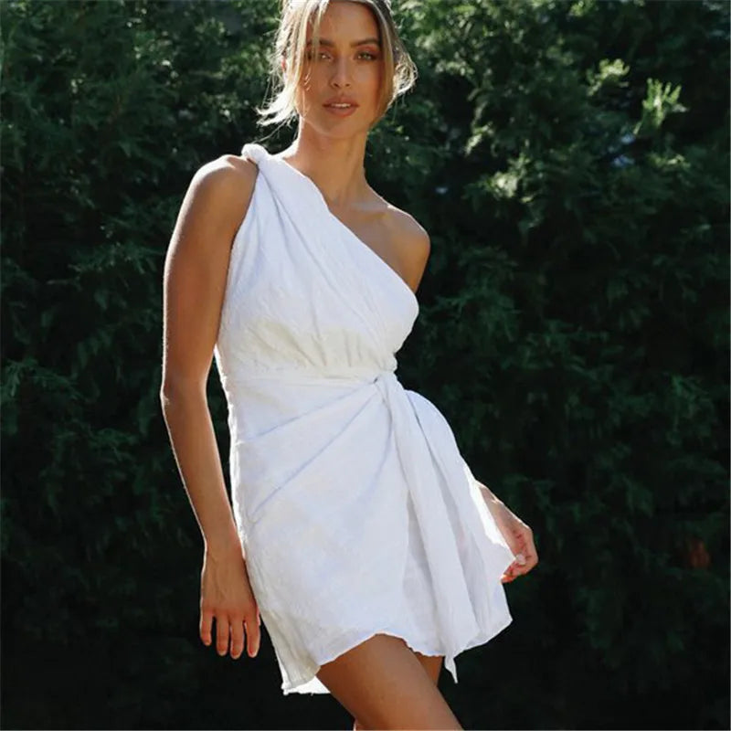 Witte Asymmetrische One-Shoulder Jurk | Moderne Elegantie voor Speciale Gelegenheden