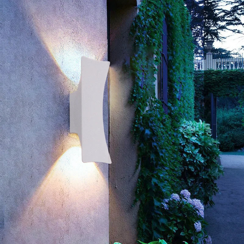 UrbanLuxe - Minimalistische LED Buitenwandlamp voor Moderne Verlichting