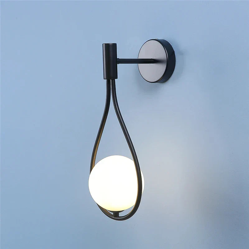 LumiSphere - Wandlamp met Glazen Bol en Metalen Frame | Moderne Verlichting voor Interieurs