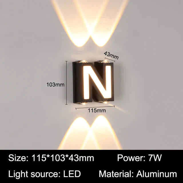 AlphaLight - Decoratieve Buitenletter Wandlamp | Stijlvolle Buitenverlichting