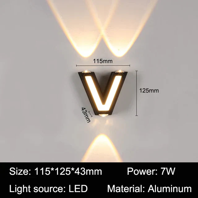 AlphaLight - Decoratieve Buitenletter Wandlamp | Stijlvolle Buitenverlichting