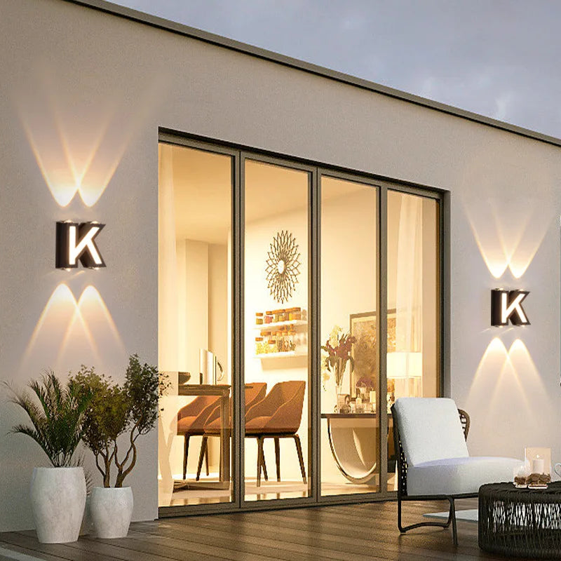 AlphaLight - Decoratieve Buitenletter Wandlamp | Stijlvolle Buitenverlichting