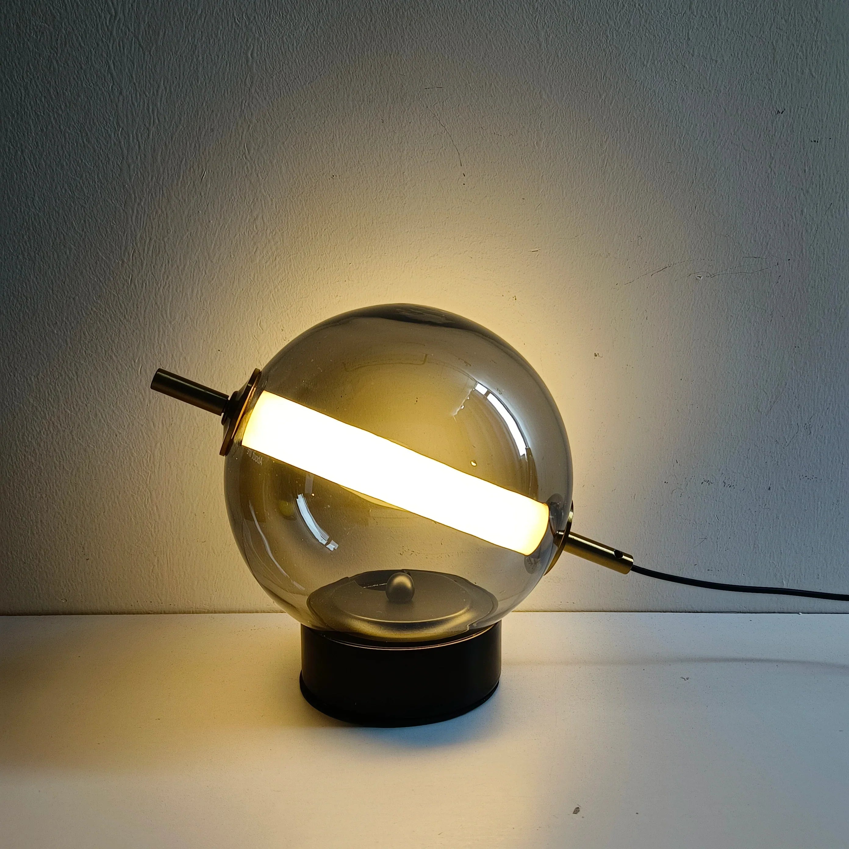 RetroLumière - Vintage Glazen Tafellamp met Stijlvol Ontwerp