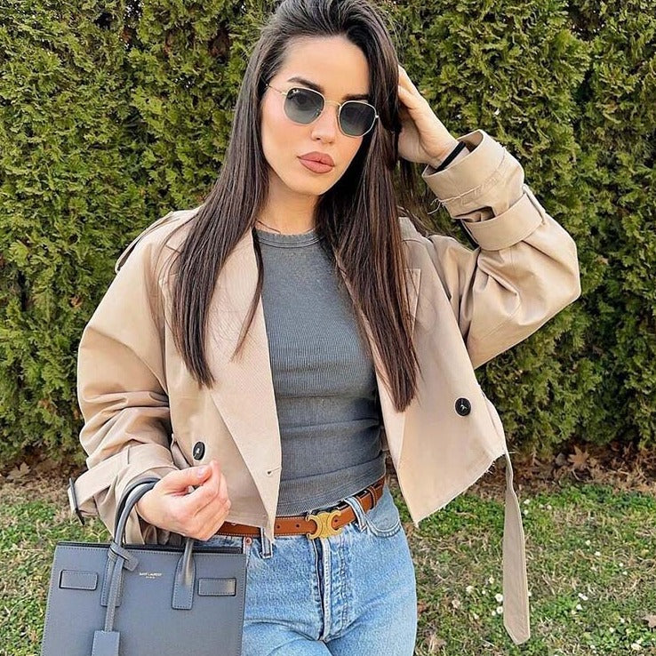 Gyra - Korte Trendy Trenchcoat Beige voor Dames