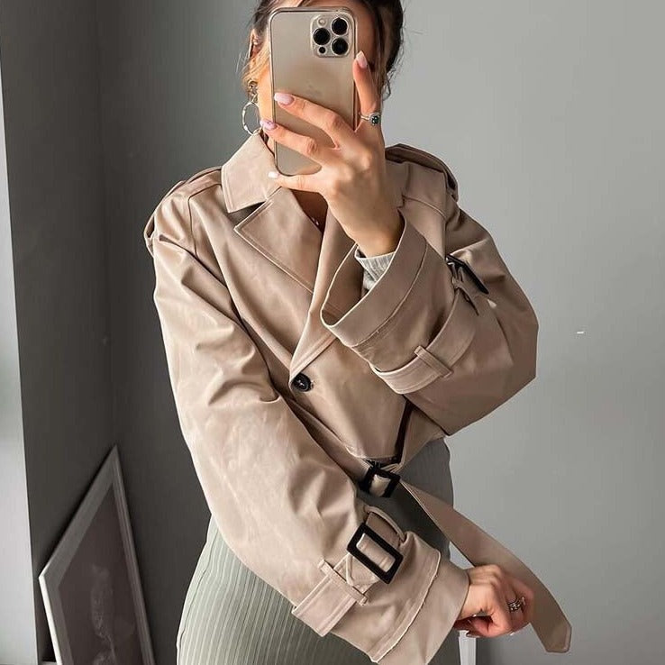 Gyra - Korte Trendy Trenchcoat Beige voor Dames