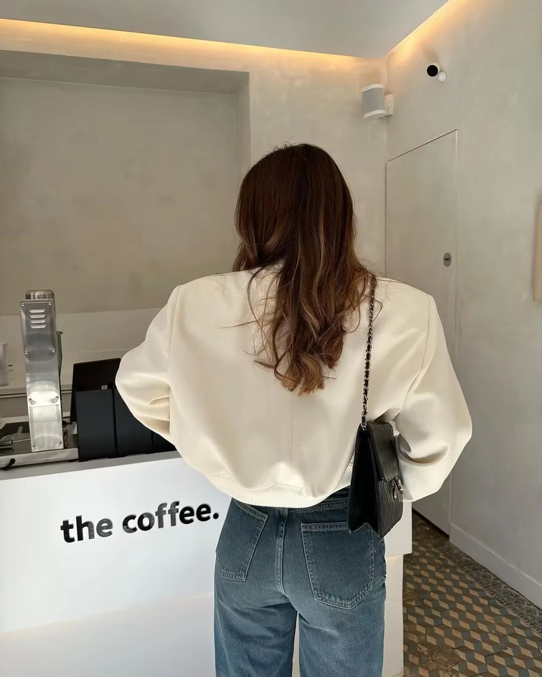 Sofia - Stijlvolle Korte Bomberjas in Wit-Beige | Trendy Damesjas voor Elke Gelegenheid