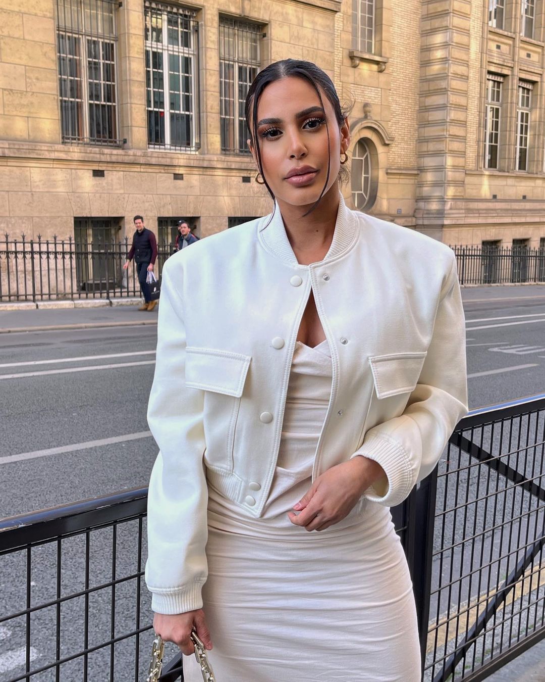 Sofia - Stijlvolle Korte Bomberjas in Wit-Beige | Trendy Damesjas voor Elke Gelegenheid