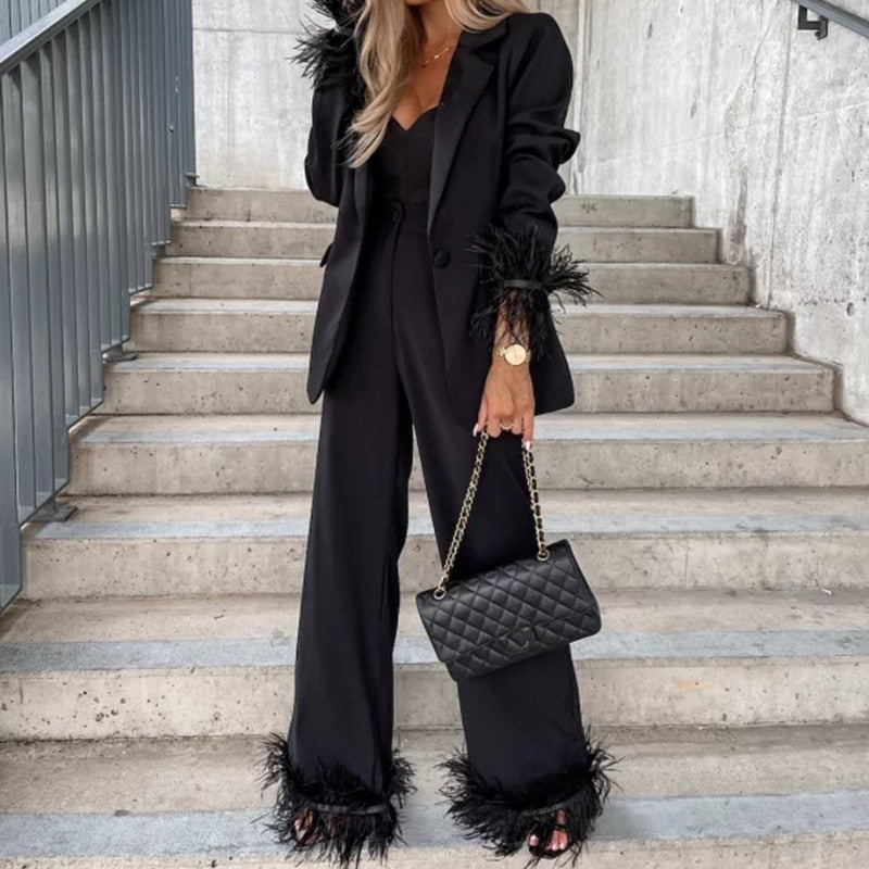 Stijlvolle Dames Pak met Veren - Voor een Unieke en Verfijnde Look