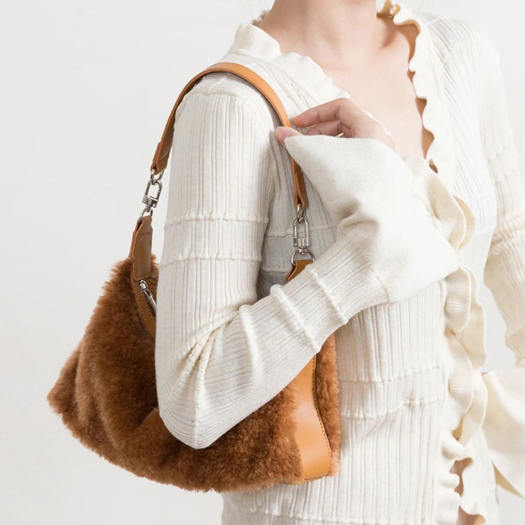 Serina Schultasche aus Kunstpelz