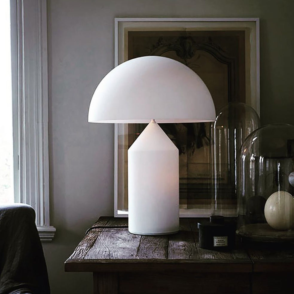 MetalLuxe - Moderne Metalen Tafellamp | Stijlvolle Verlichting voor Woon- en Werkruimtes