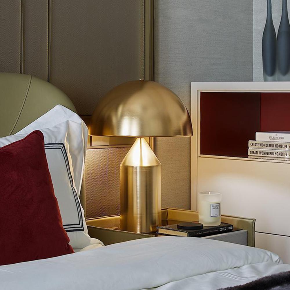 MetalLuxe - Moderne Metalen Tafellamp | Stijlvolle Verlichting voor Woon- en Werkruimtes