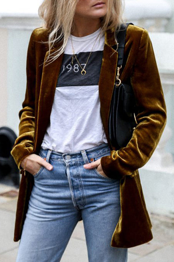 Elvira – Opvallende Fluwelen Blazer in Streetstyle