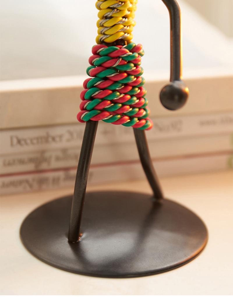 ArtCandle - Handgemaakte Metalen Kaarsenhouders met Uniek Figurenontwerp