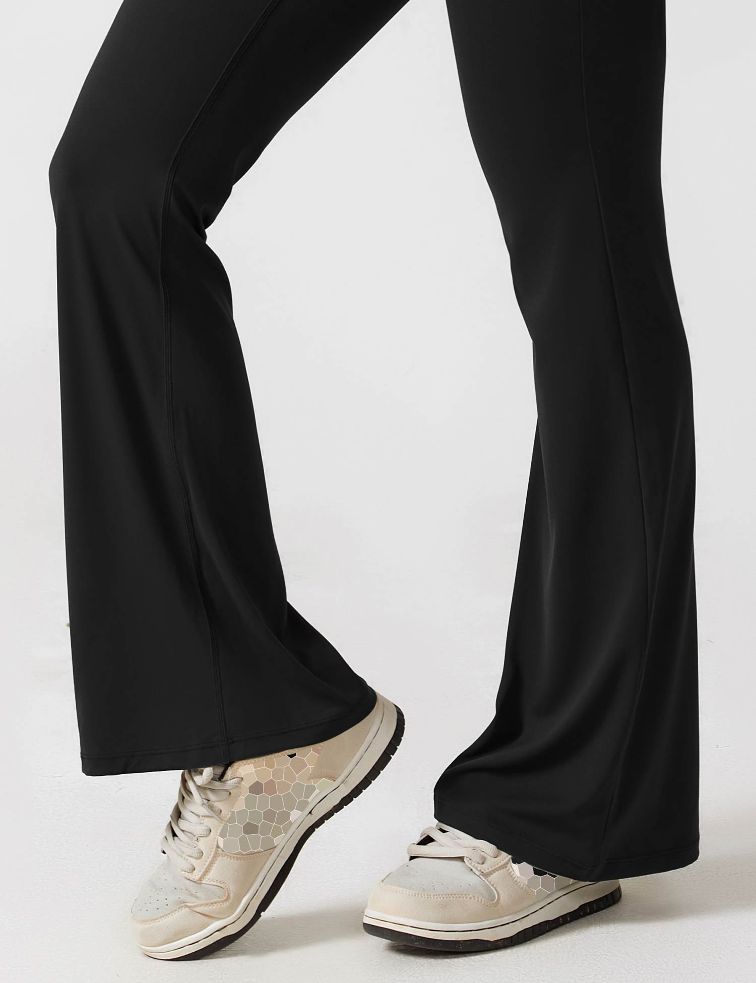 V-Hals Jumpsuit met Uitlopende Pijpen | Elegant en Flatterend Ontwerp