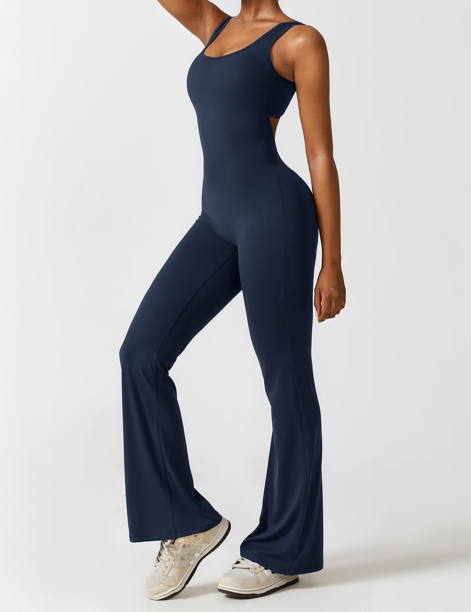 V-Hals Jumpsuit met Uitlopende Pijpen | Elegant en Flatterend Ontwerp