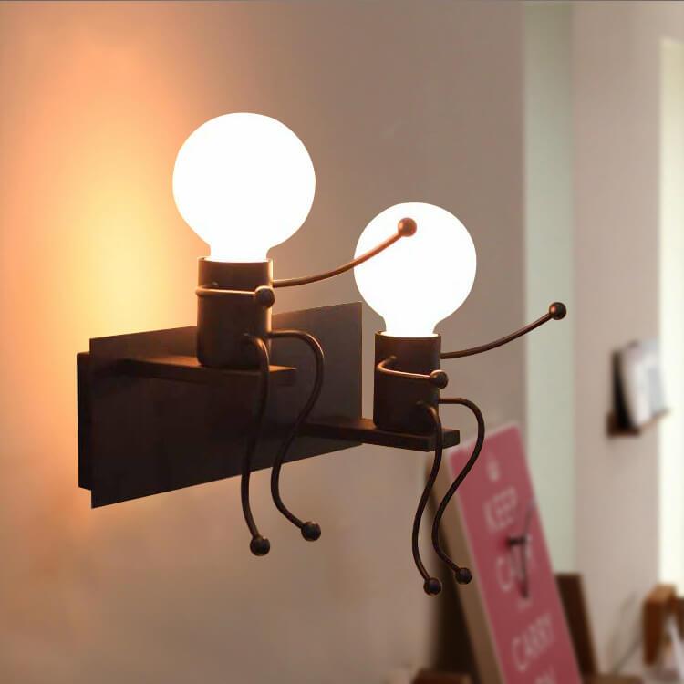 MetaalPro - Stoere Robot Wandlamp van Smeedijzer | Industrieel Design
