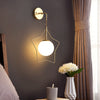 StarGlow - Stijlvolle wandlamp met stervormig ontwerp en glazen bol met warm licht