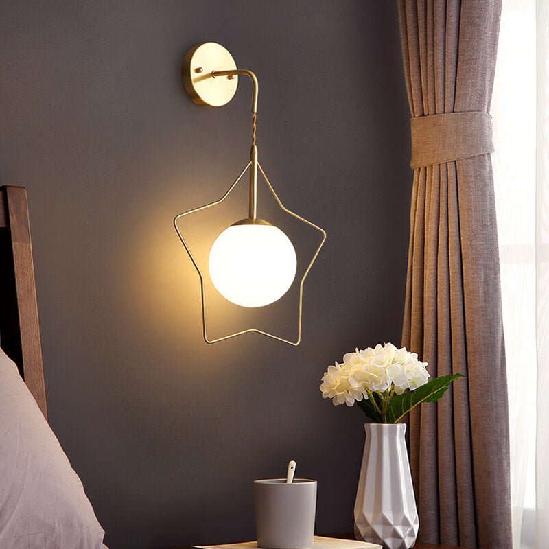 StarGlow - Stijlvolle wandlamp met stervormig ontwerp en glazen bol met warm licht