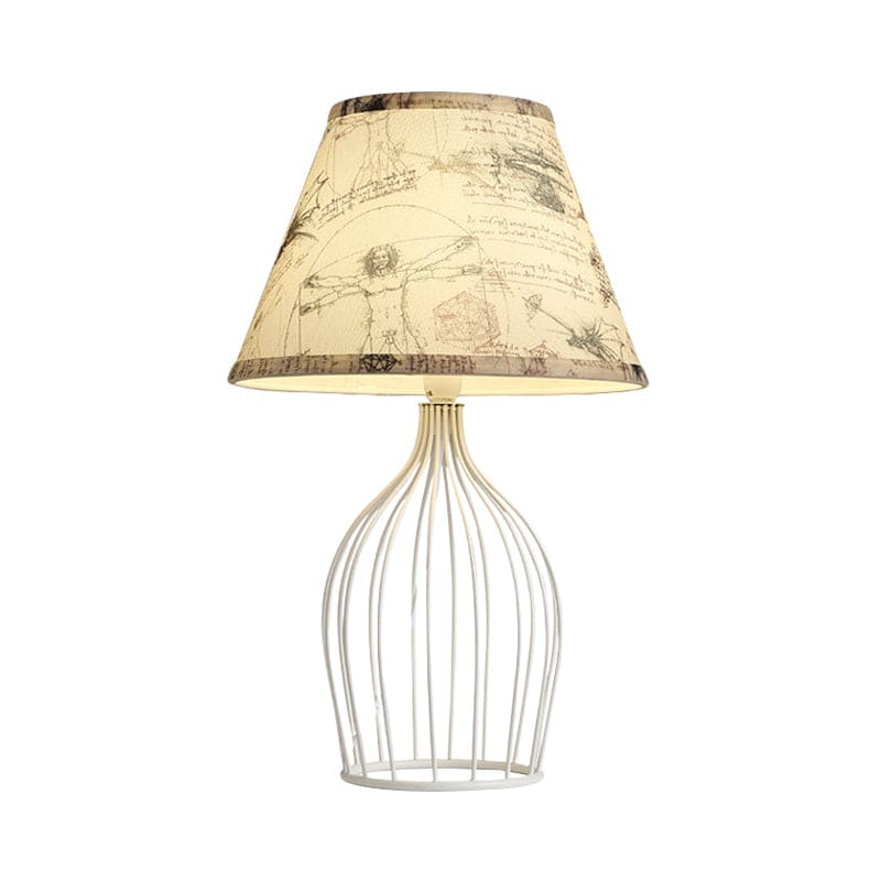 WireLuxe - Traditionele Kegelvormige Tafellamp met Draadkooi-Voet voor Klassieke Verlichting