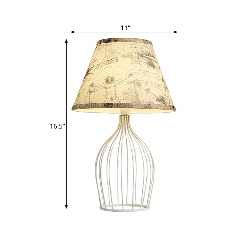 WireLuxe - Traditionele Kegelvormige Tafellamp met Draadkooi-Voet voor Klassieke Verlichting