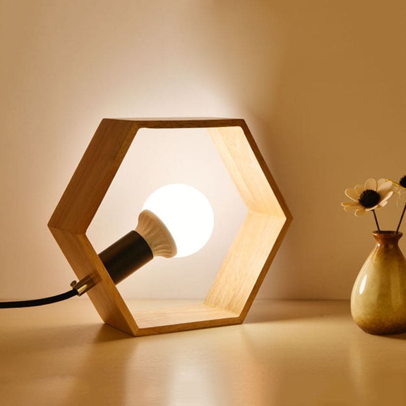 WoodHex - Stijlvolle Zeshoekige Houten Tafellamp voor Warme Ambiance