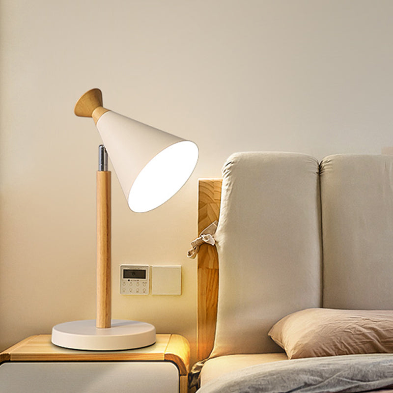 ScandiLuxe - Moderne IJzeren Trompetlamp voor Stijlvolle Tafelverlichting