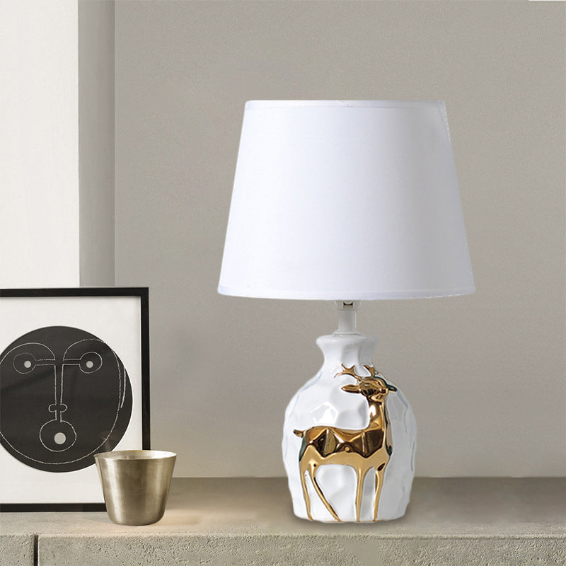 Tafellamp met Taps Toelopende Hertenvaas Voet | Elegante Verlichting voor Woonkamer en Slaapkamer