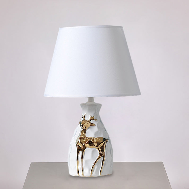Tafellamp met Taps Toelopende Hertenvaas Voet | Elegante Verlichting voor Woonkamer en Slaapkamer
