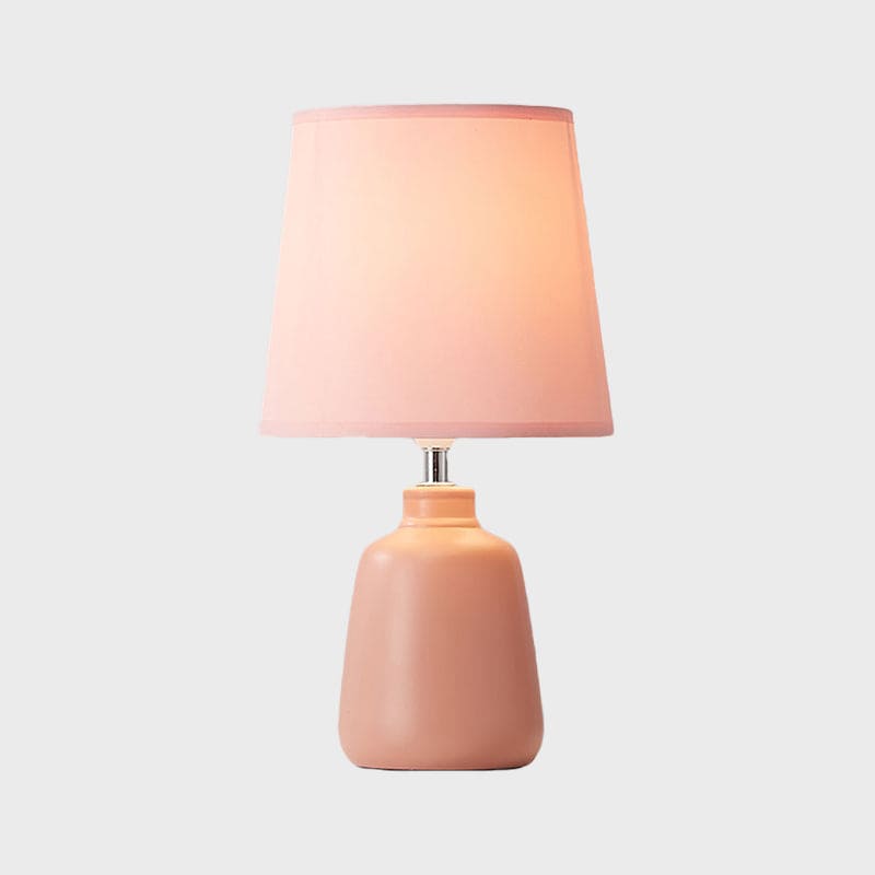 Nordic Tafellamp met Stoffen Kap en Keramische Vaasvoet | Stijlvolle Bedlamp voor Slaapkamer en Woonkamer
