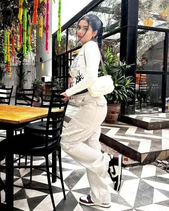 Isabelle's Verstelbare Cargo Broek | Comfortabele en Stijlvolle Damesbroek