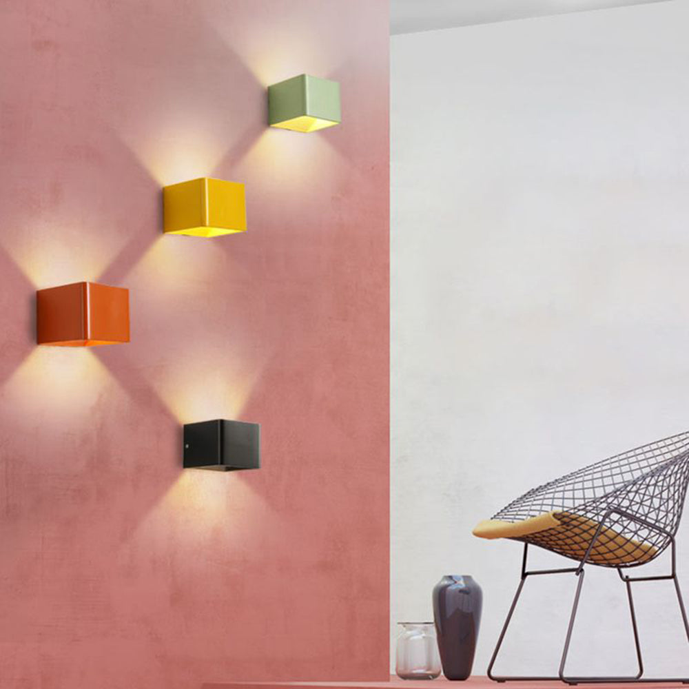 QuadraGlow - Moderne Vierkante Wandlamp in Zwart, Wit en Groen
