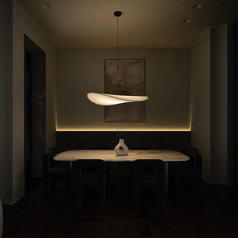 LumiSleek - Moderne LED Hanglamp van Metaal en Kunstzijde in Wit voor de Slaapkamer