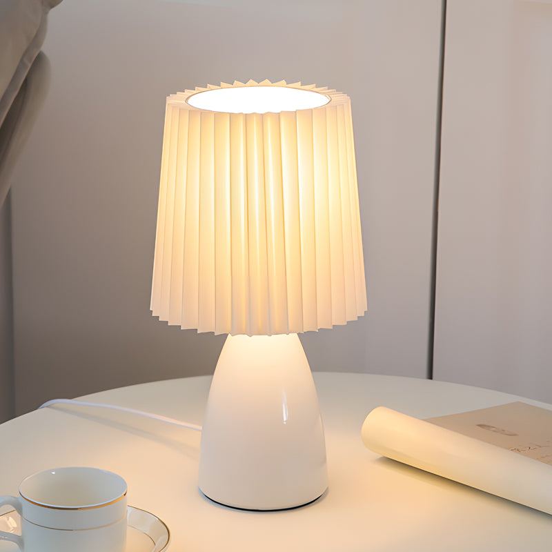 Luxe 12'' Geplooide Stoffen Tafellamp met Glazen Basis en USB, Dimbaar met 1 Lichtpunt