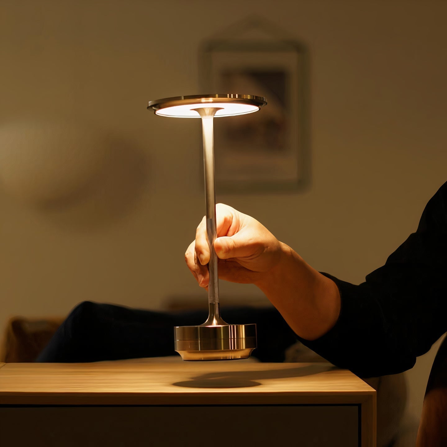 ArtLumen - Elegante Tafellamp van Thomas | Stijlvolle Verlichting voor Elk Interieur