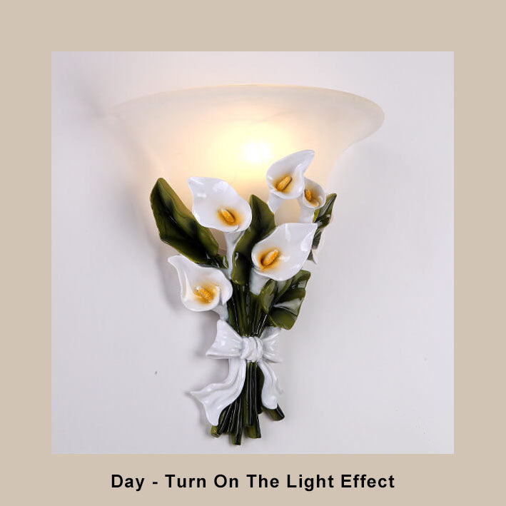 BlossomLight - Wandlamp met één arm en bloemvormig ontwerp